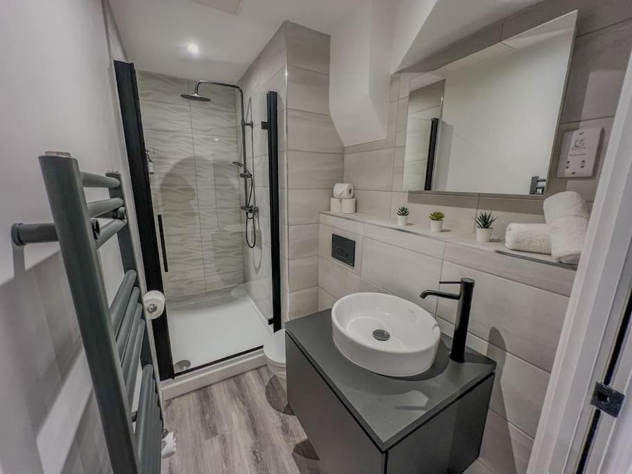 ליברפול Orange Rentals-High Spec, Midnight Suite, Sleeps 4-Pets Welcome! מראה חיצוני תמונה